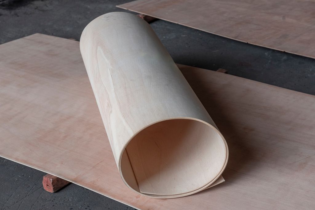 แผ่นไม้อัดยาง ดัดโค้ง ด้านสั้น สีขาว 3 มม.