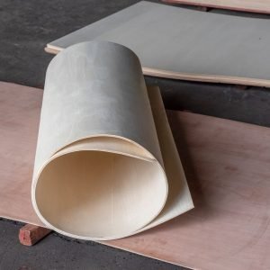 แผ่นไม้อัดยาง ดัดโค้ง ด้านสั้น สีขาว 6 มม.