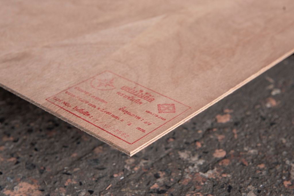 แผ่นไม้อัดยาง 4 มม. เต็ม(ไส้ขาว)ภายนอก 4/4